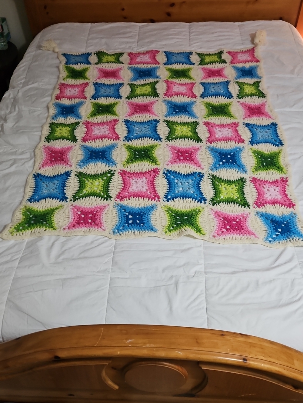 Vintage Handmade Crochet Cathedral Window Afghan Blanket Tassel Accent